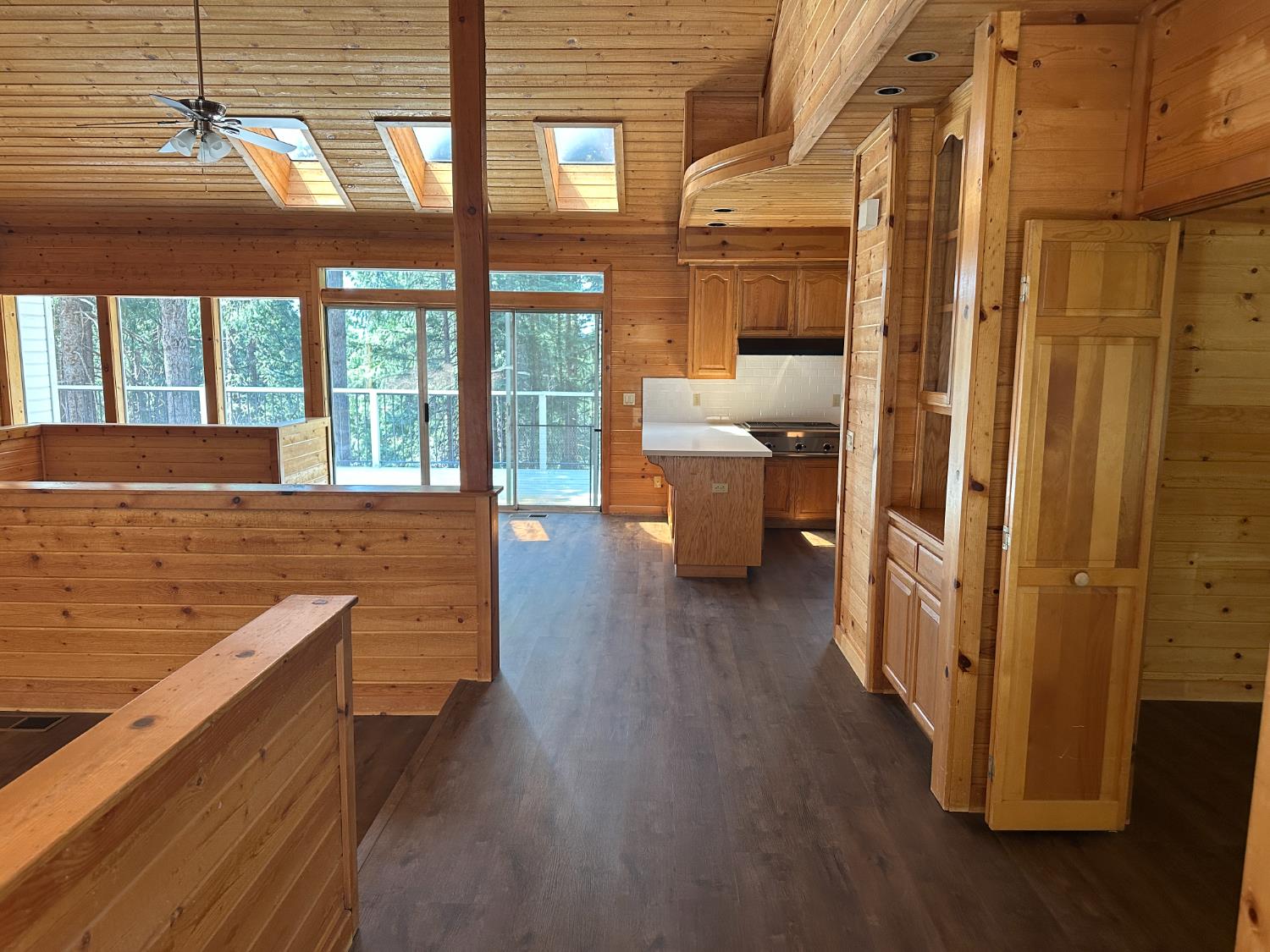 Detail Gallery Image 6 of 69 For 5801 Lupin Ln, Pollock Pines,  CA 95726 - 3 Beds | 3 Baths