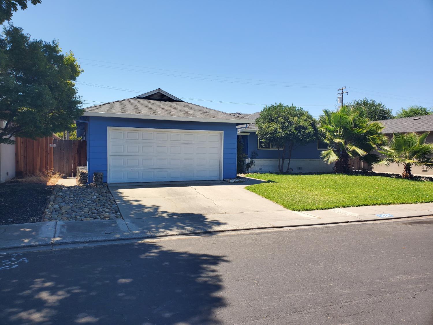 Detail Gallery Image 2 of 28 For 1326 Cypress Ave, Modesto,  CA 95350 - 3 Beds | 2 Baths