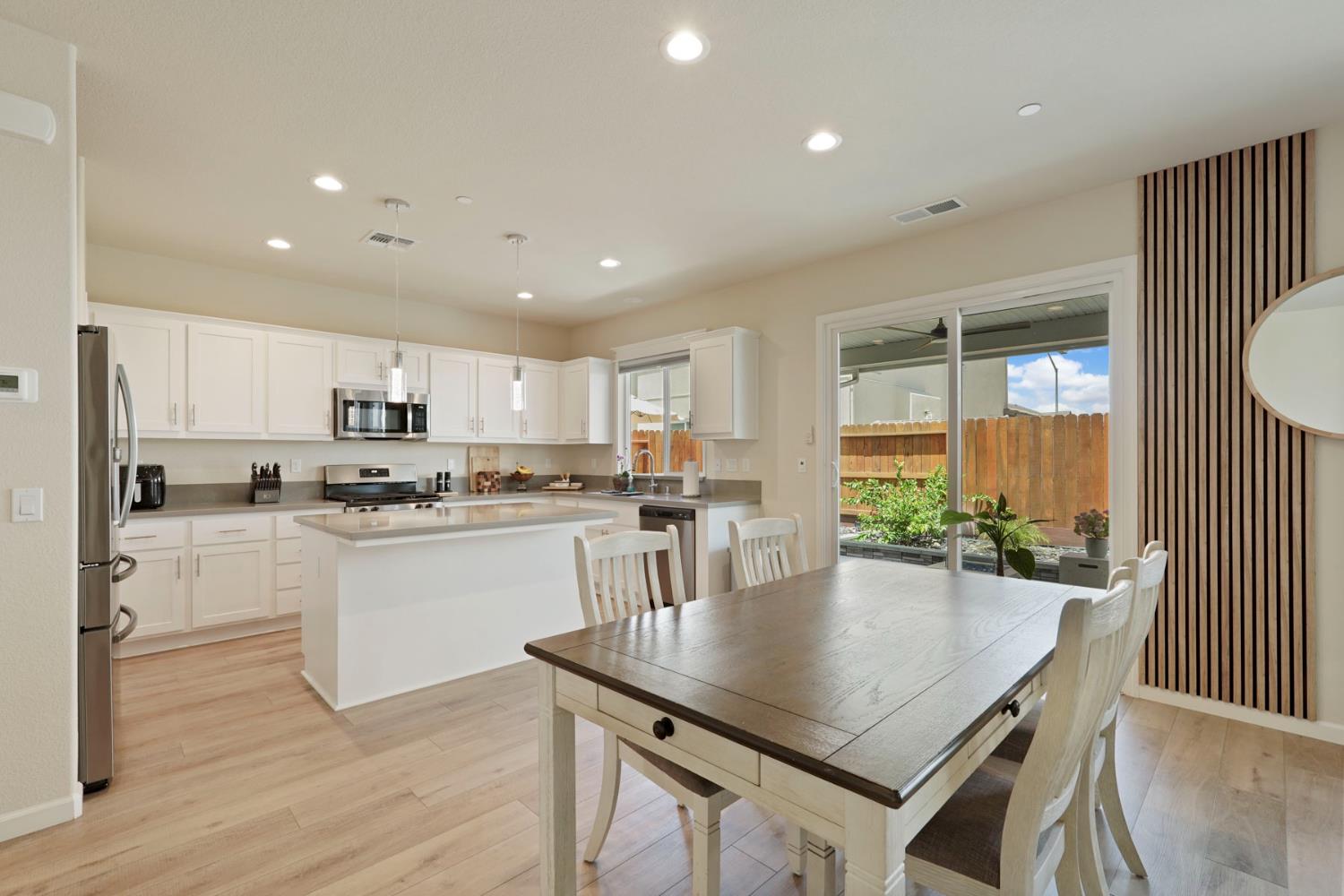 Detail Gallery Image 8 of 35 For 1517 Luminous St, Modesto,  CA 95356 - 4 Beds | 2/1 Baths