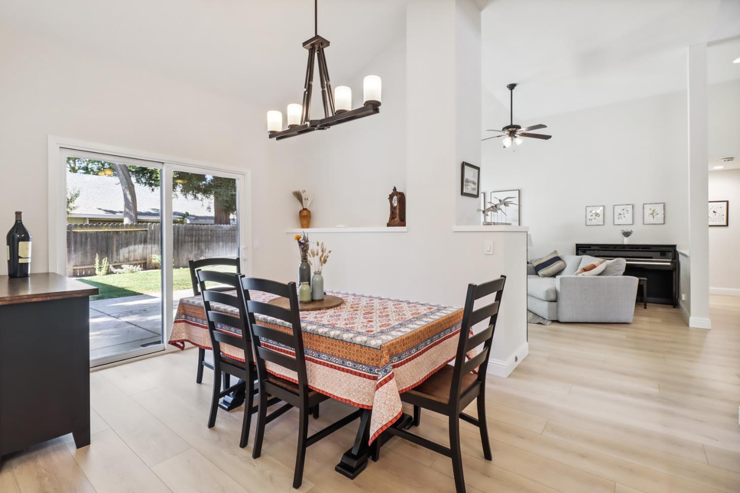 Detail Gallery Image 8 of 32 For 112 Orchard Ln, Winters,  CA 95694 - 4 Beds | 2 Baths