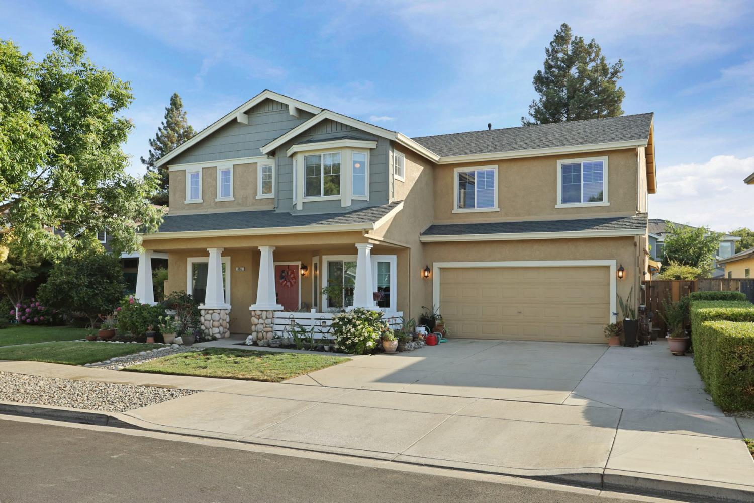 Detail Gallery Image 2 of 59 For 494 Summerton Ln, Turlock,  CA 95382 - 4 Beds | 2/1 Baths