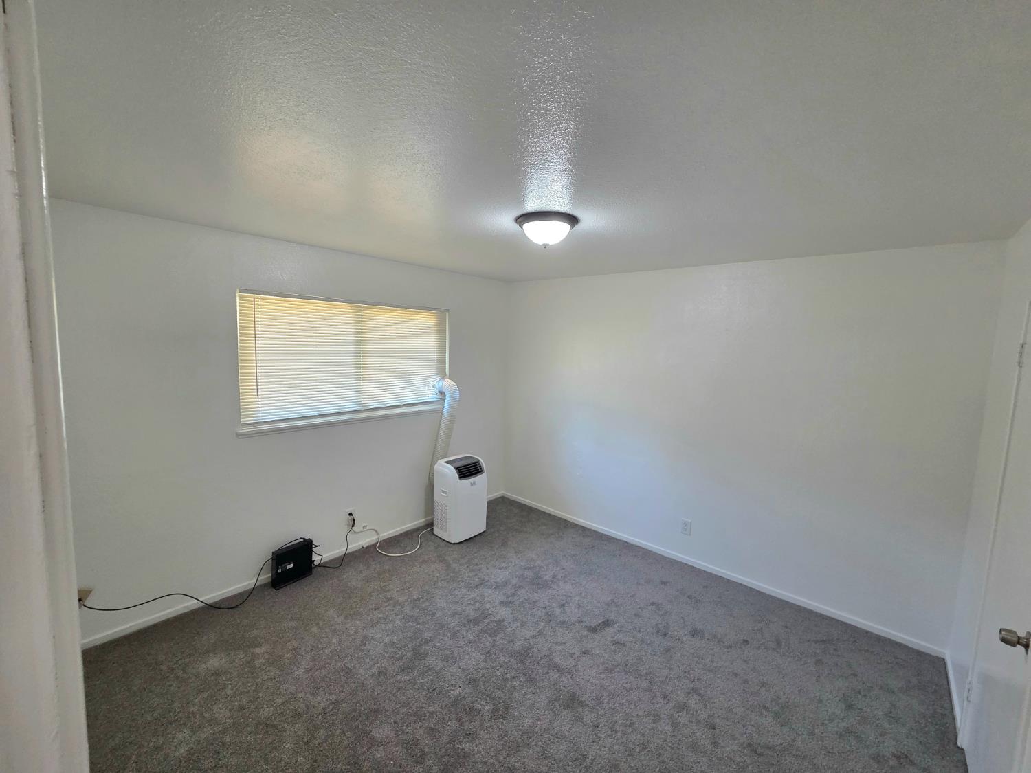 Detail Gallery Image 12 of 18 For 1672 Rosalind St, Sacramento,  CA 95838 - 2 Beds | 1 Baths