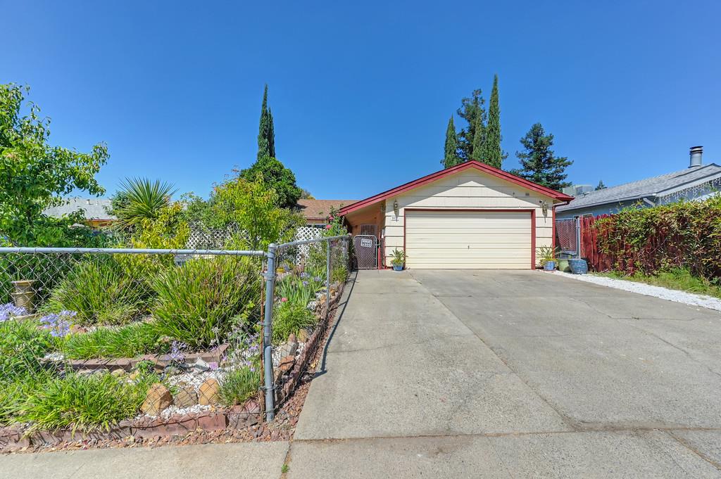 Detail Gallery Image 2 of 21 For 5433 Edgerly Way, Carmichael,  CA 95608 - 3 Beds | 2 Baths