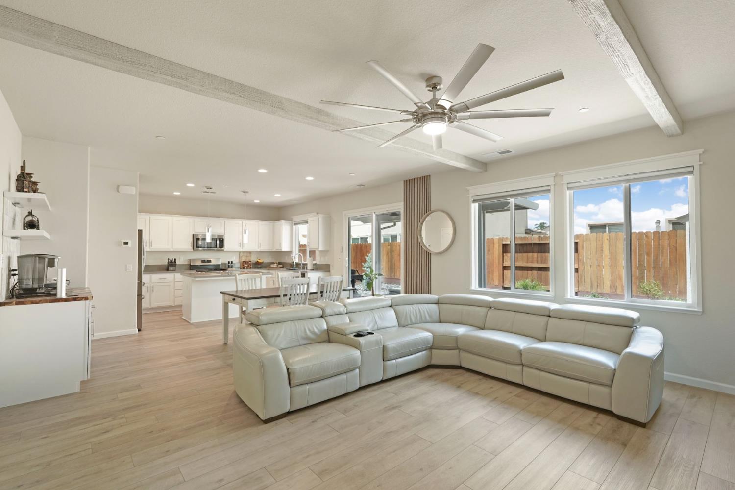 Detail Gallery Image 6 of 35 For 1517 Luminous St, Modesto,  CA 95356 - 4 Beds | 2/1 Baths