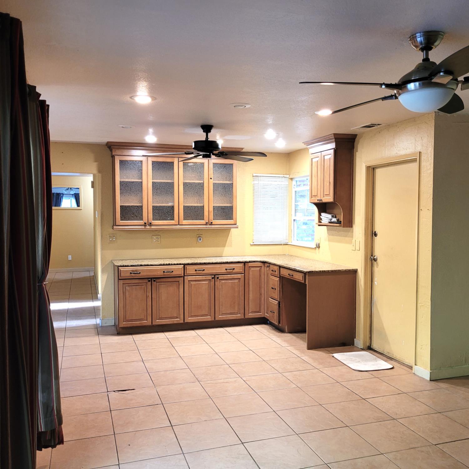Detail Gallery Image 6 of 23 For 3010 Oregon Ct, Stockton,  CA 95204 - 4 Beds | 2 Baths