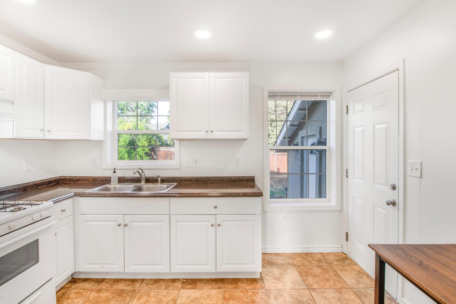 Detail Gallery Image 11 of 24 For 136 Village Rd, Modesto,  CA 95354 - 2 Beds | 1 Baths