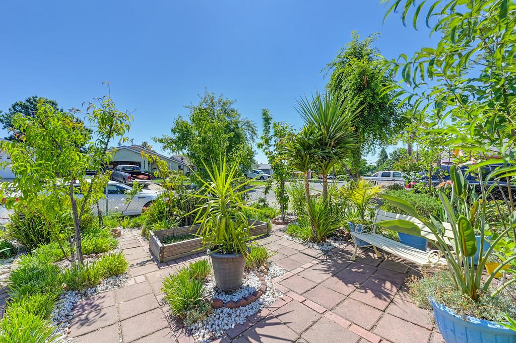 Detail Gallery Image 3 of 21 For 5433 Edgerly Way, Carmichael,  CA 95608 - 3 Beds | 2 Baths