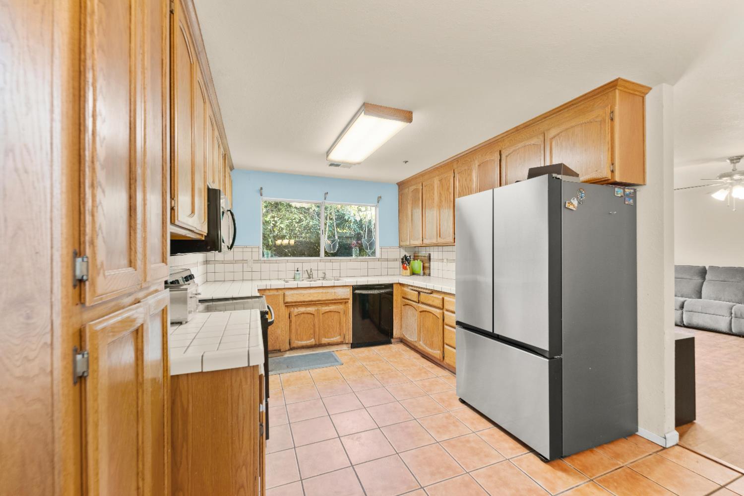 Detail Gallery Image 11 of 30 For 1563 Patwin Valley Dr, Woodland,  CA 95776 - 3 Beds | 2 Baths
