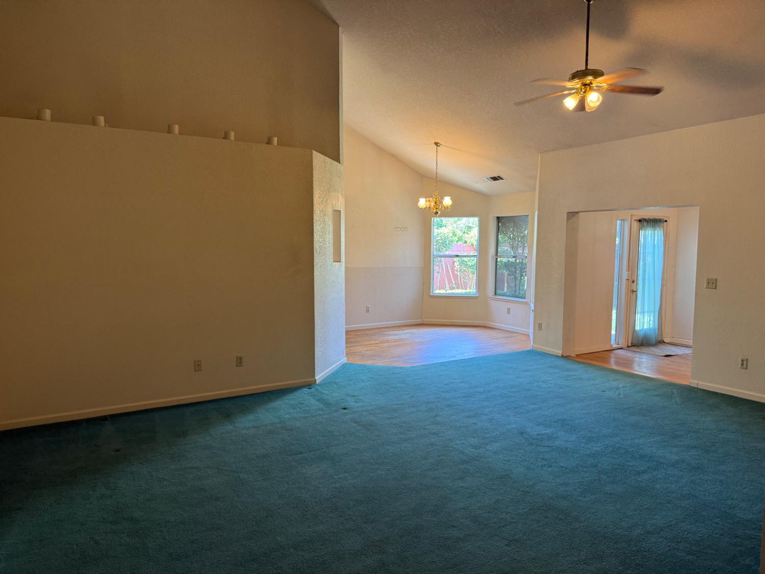 Detail Gallery Image 5 of 27 For 405 San Andreas Ct, Modesto,  CA 95354 - 3 Beds | 2 Baths