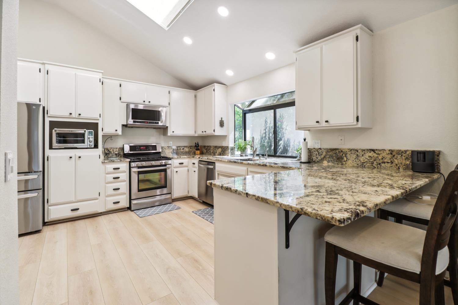 Detail Gallery Image 11 of 32 For 112 Orchard Ln, Winters,  CA 95694 - 4 Beds | 2 Baths