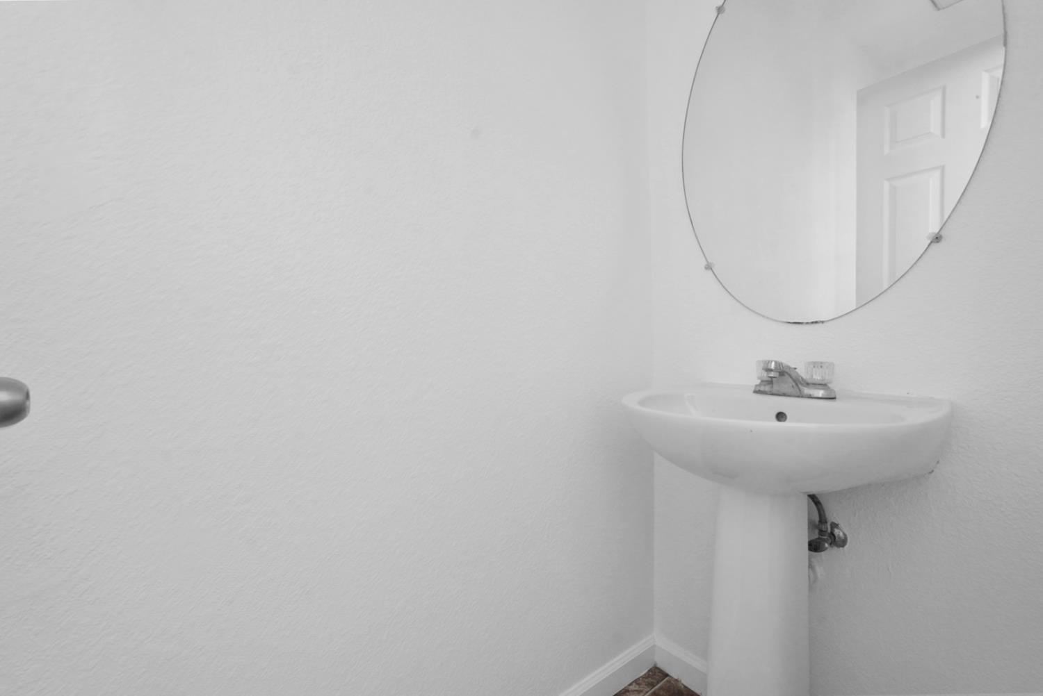 Detail Gallery Image 8 of 21 For 572 Moray Way, Patterson,  CA 95363 - 4 Beds | 2/1 Baths