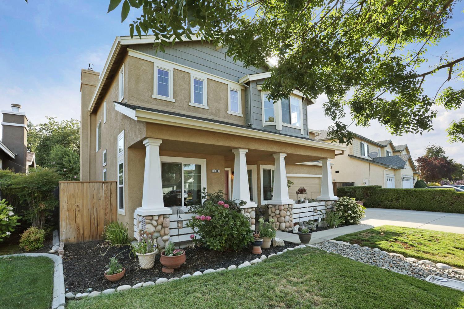 Detail Gallery Image 4 of 59 For 494 Summerton Ln, Turlock,  CA 95382 - 4 Beds | 2/1 Baths