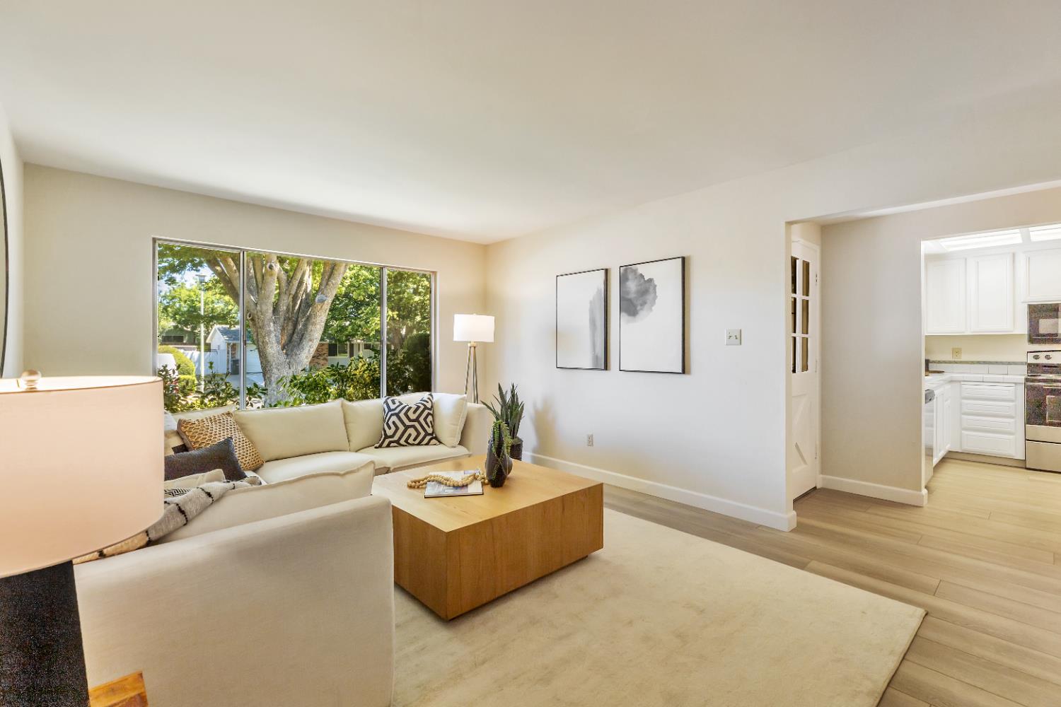 Detail Gallery Image 4 of 33 For 8808 Fallbrook Way, Sacramento,  CA 95826 - 4 Beds | 2 Baths