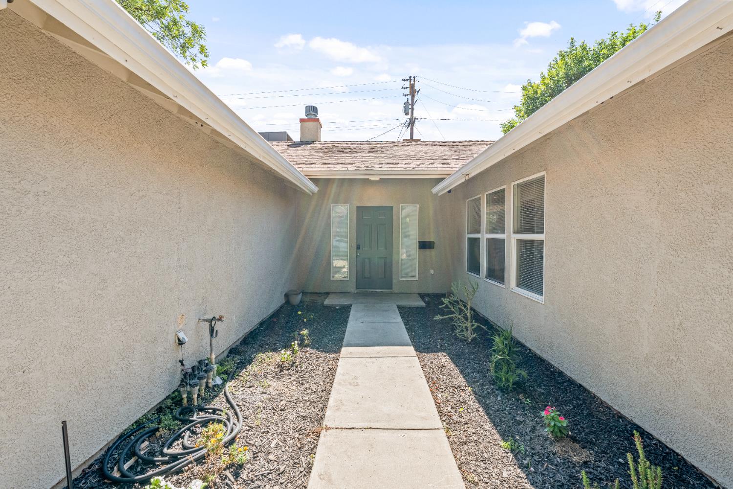 Detail Gallery Image 5 of 42 For 1319 Ronald Ave, Modesto,  CA 95350 - 3 Beds | 2 Baths