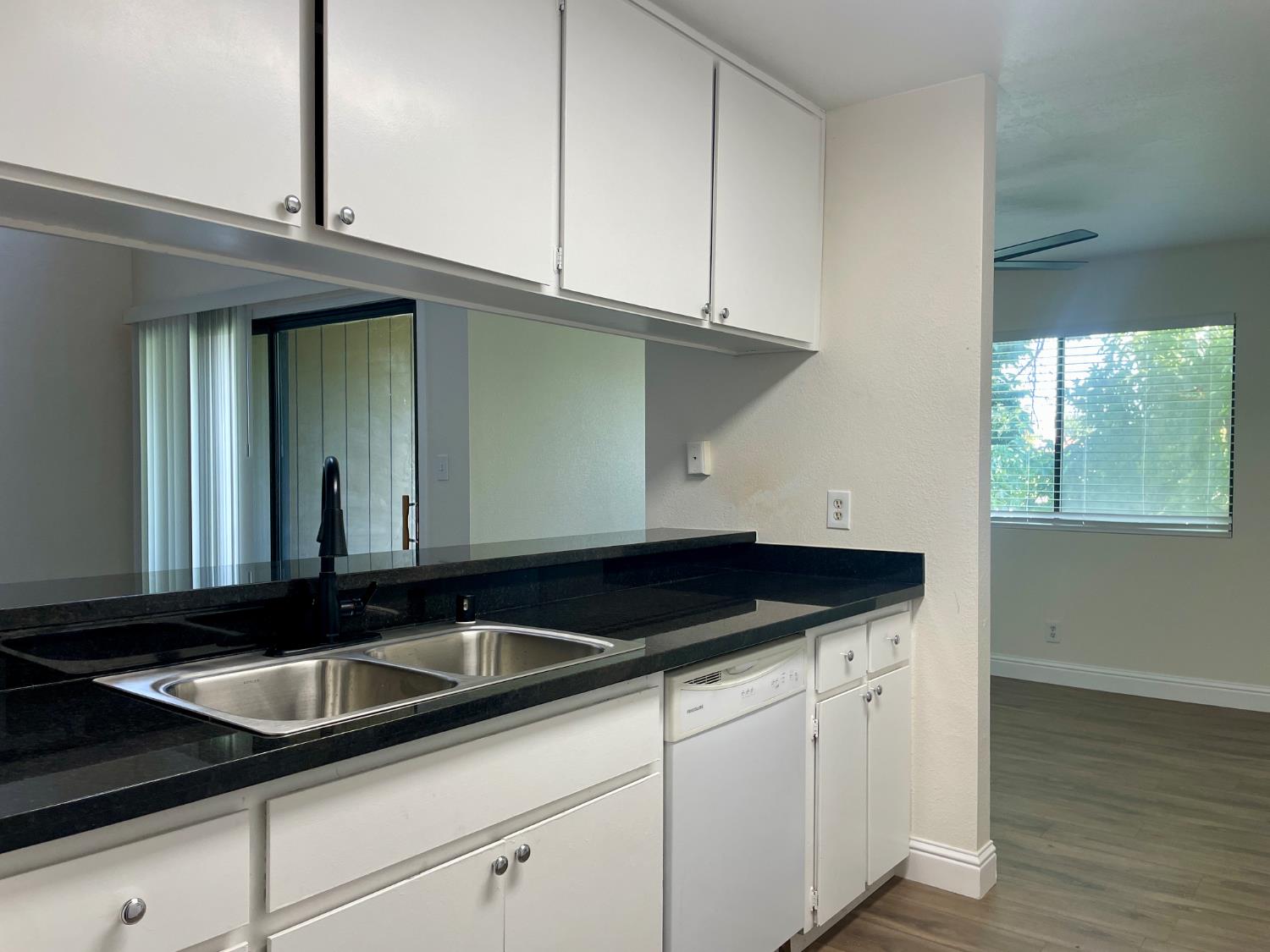Detail Gallery Image 6 of 31 For 2900 Andre Ln #243,  Turlock,  CA 95382 - 2 Beds | 2 Baths