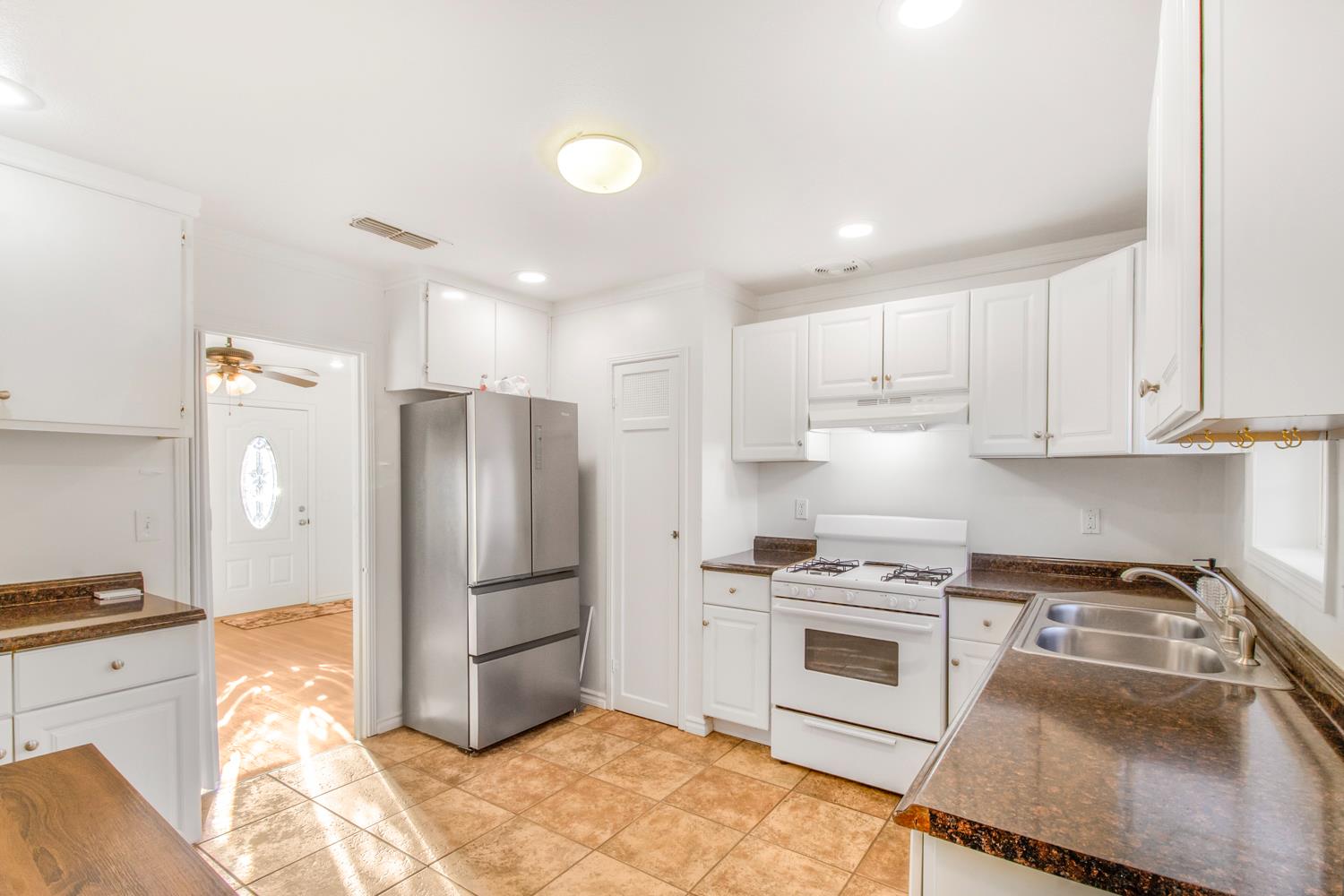 Detail Gallery Image 10 of 24 For 136 Village Rd, Modesto,  CA 95354 - 2 Beds | 1 Baths