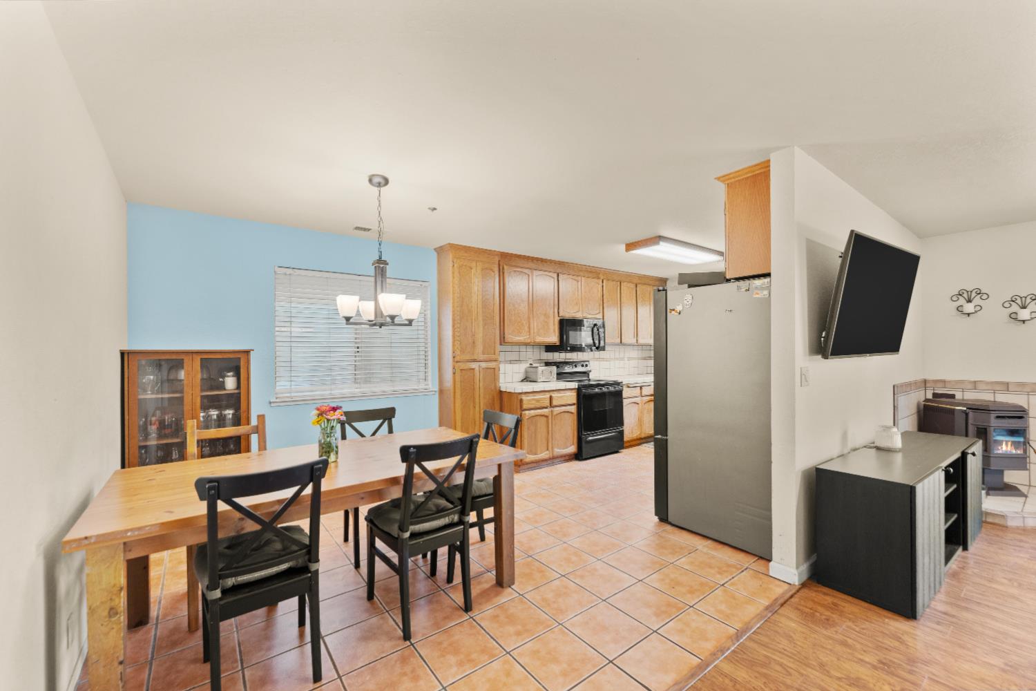 Detail Gallery Image 8 of 30 For 1563 Patwin Valley Dr, Woodland,  CA 95776 - 3 Beds | 2 Baths