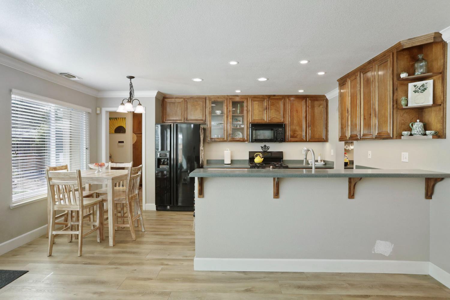 Detail Gallery Image 17 of 59 For 494 Summerton Ln, Turlock,  CA 95382 - 4 Beds | 2/1 Baths