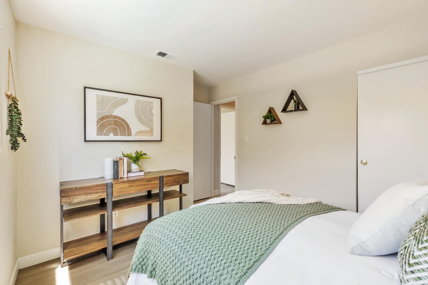 Detail Gallery Image 25 of 33 For 8808 Fallbrook Way, Sacramento,  CA 95826 - 4 Beds | 2 Baths