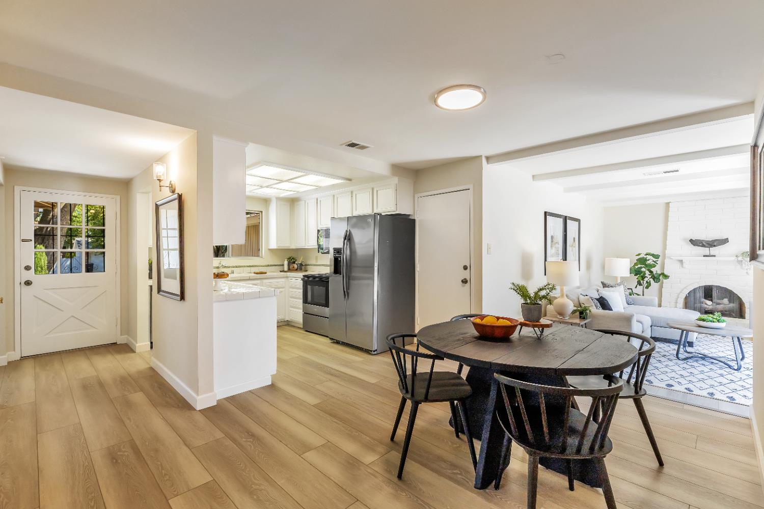 Detail Gallery Image 6 of 33 For 8808 Fallbrook Way, Sacramento,  CA 95826 - 4 Beds | 2 Baths