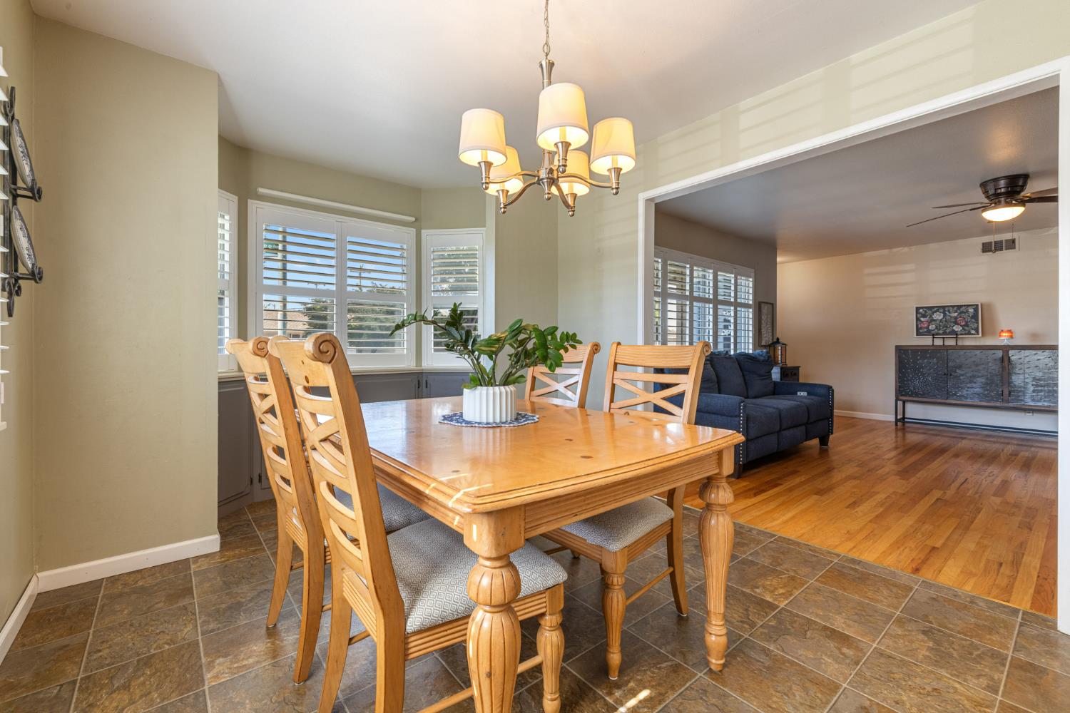 Detail Gallery Image 12 of 43 For 1321 Cypress Ave, Modesto,  CA 95350 - 3 Beds | 2/1 Baths