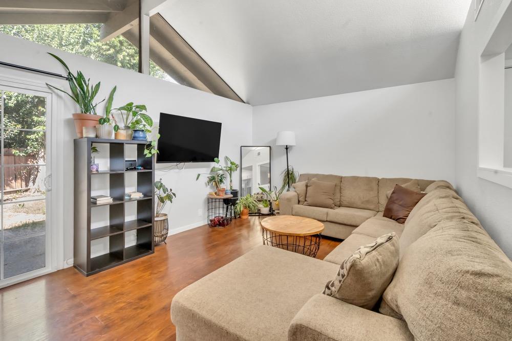 Detail Gallery Image 10 of 36 For 18 Cattail Ct, Sacramento,  CA 95833 - 3 Beds | 2 Baths