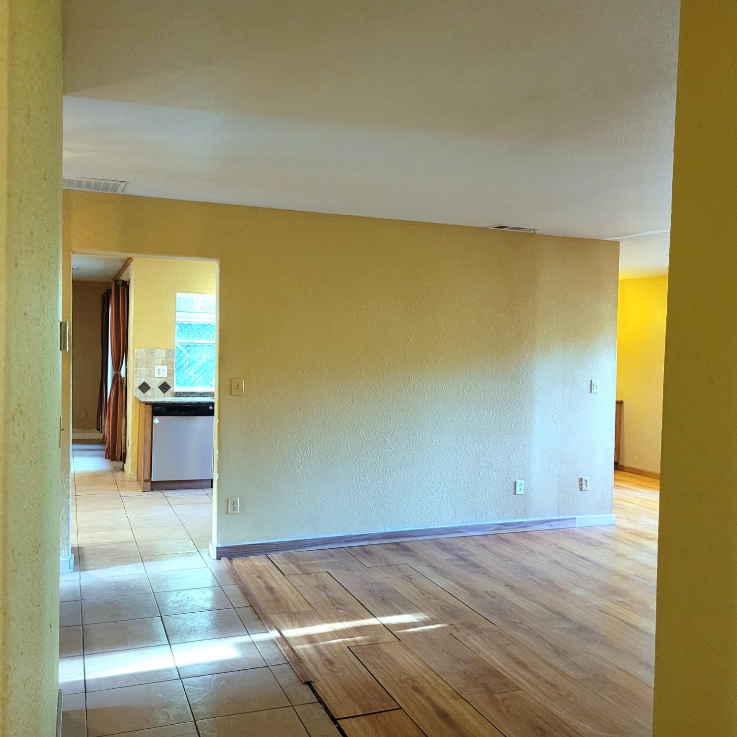 Detail Gallery Image 14 of 23 For 3010 Oregon Ct, Stockton,  CA 95204 - 4 Beds | 2 Baths