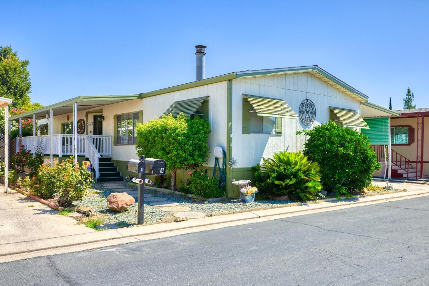 Detail Gallery Image 1 of 21 For 1200 S Carpenter Rd 4, Modesto,  CA 95351 - 3 Beds | 2 Baths