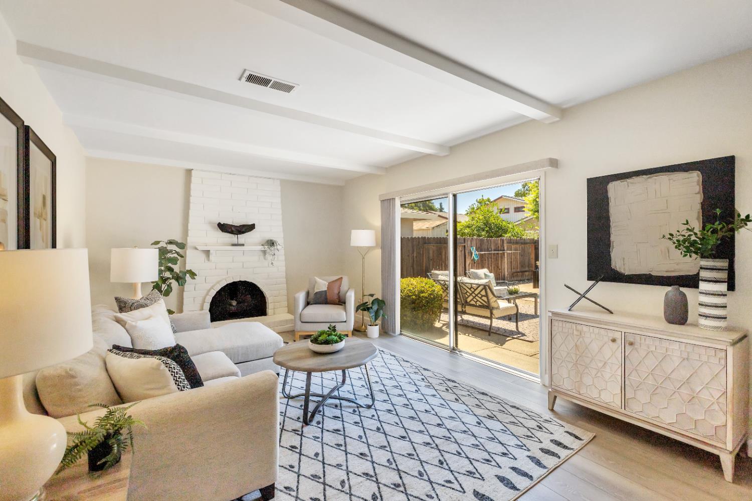 Detail Gallery Image 13 of 33 For 8808 Fallbrook Way, Sacramento,  CA 95826 - 4 Beds | 2 Baths