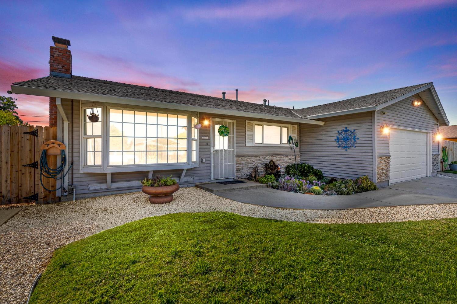 Detail Gallery Image 1 of 53 For 1957 Pinewood Way, Marysville,  CA 95901 - 3 Beds | 2 Baths