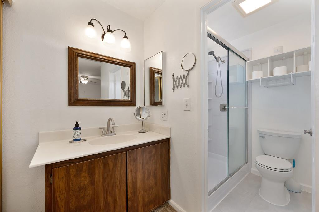 Detail Gallery Image 10 of 29 For 4200 Rose Valley Way, Sacramento,  CA 95826 - 3 Beds | 2 Baths
