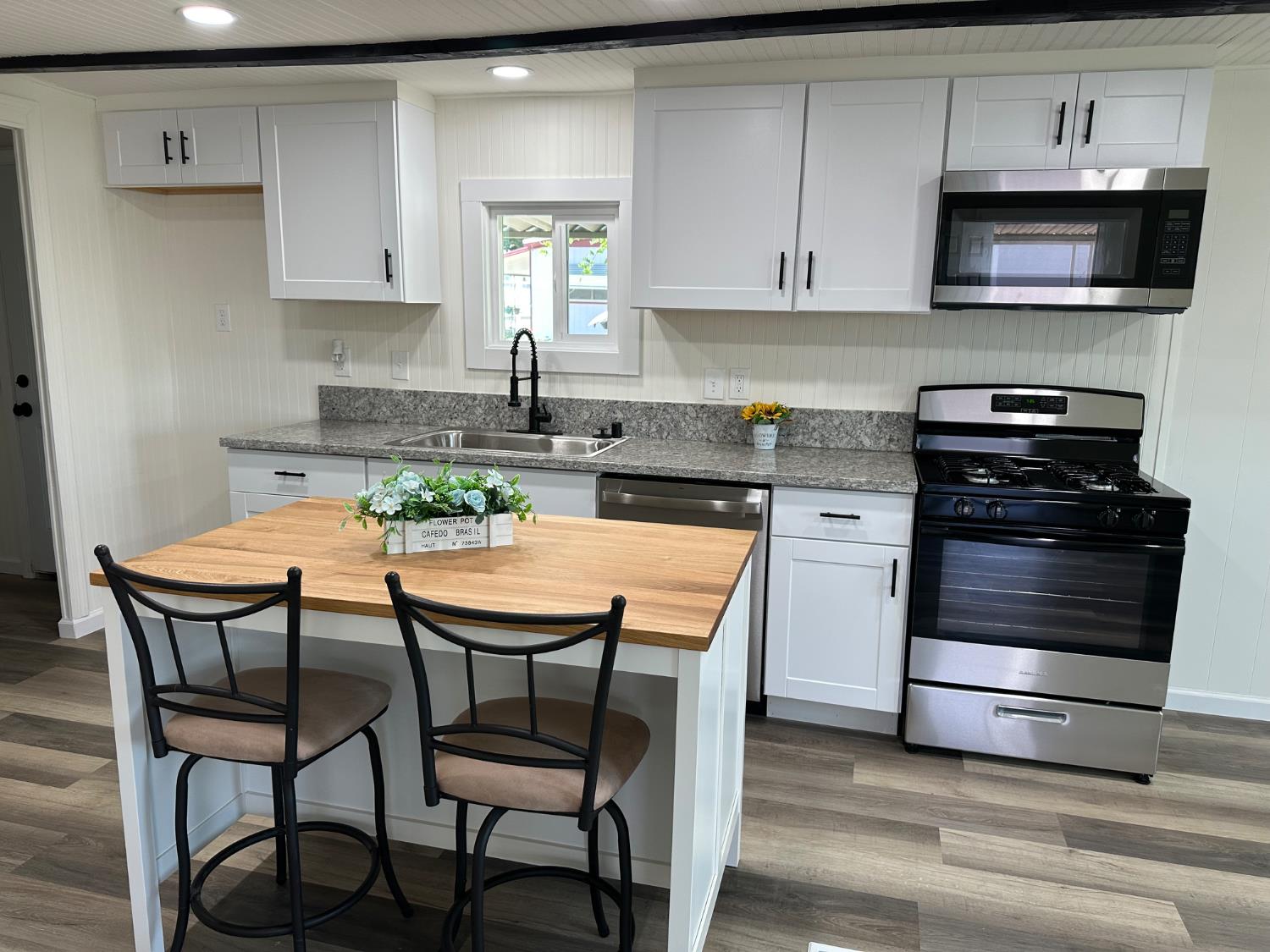 Detail Gallery Image 6 of 20 For 18450 N Hwy 88 60, Lockeford,  CA 95237 - 3 Beds | 2 Baths