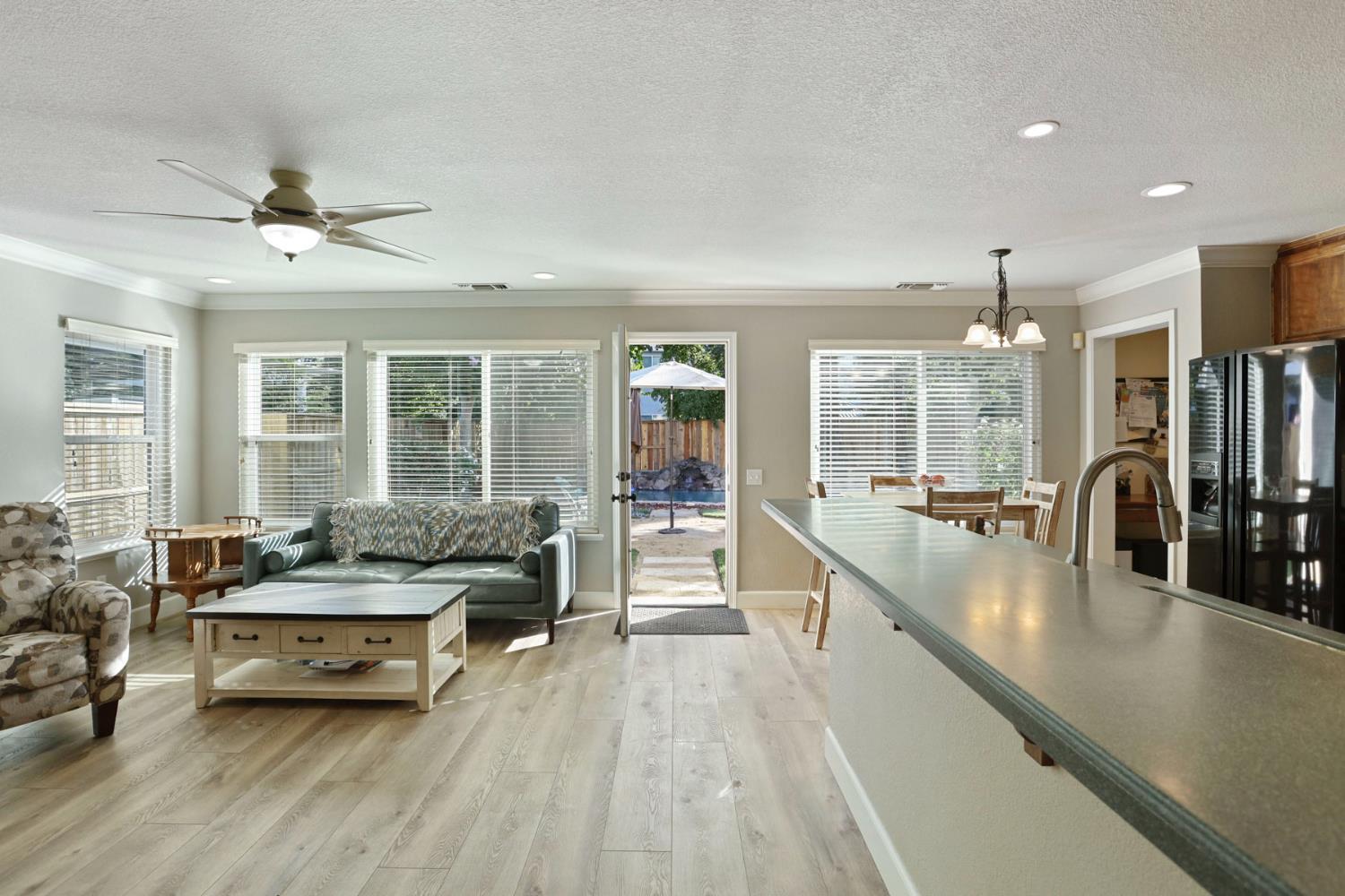 Detail Gallery Image 16 of 59 For 494 Summerton Ln, Turlock,  CA 95382 - 4 Beds | 2/1 Baths