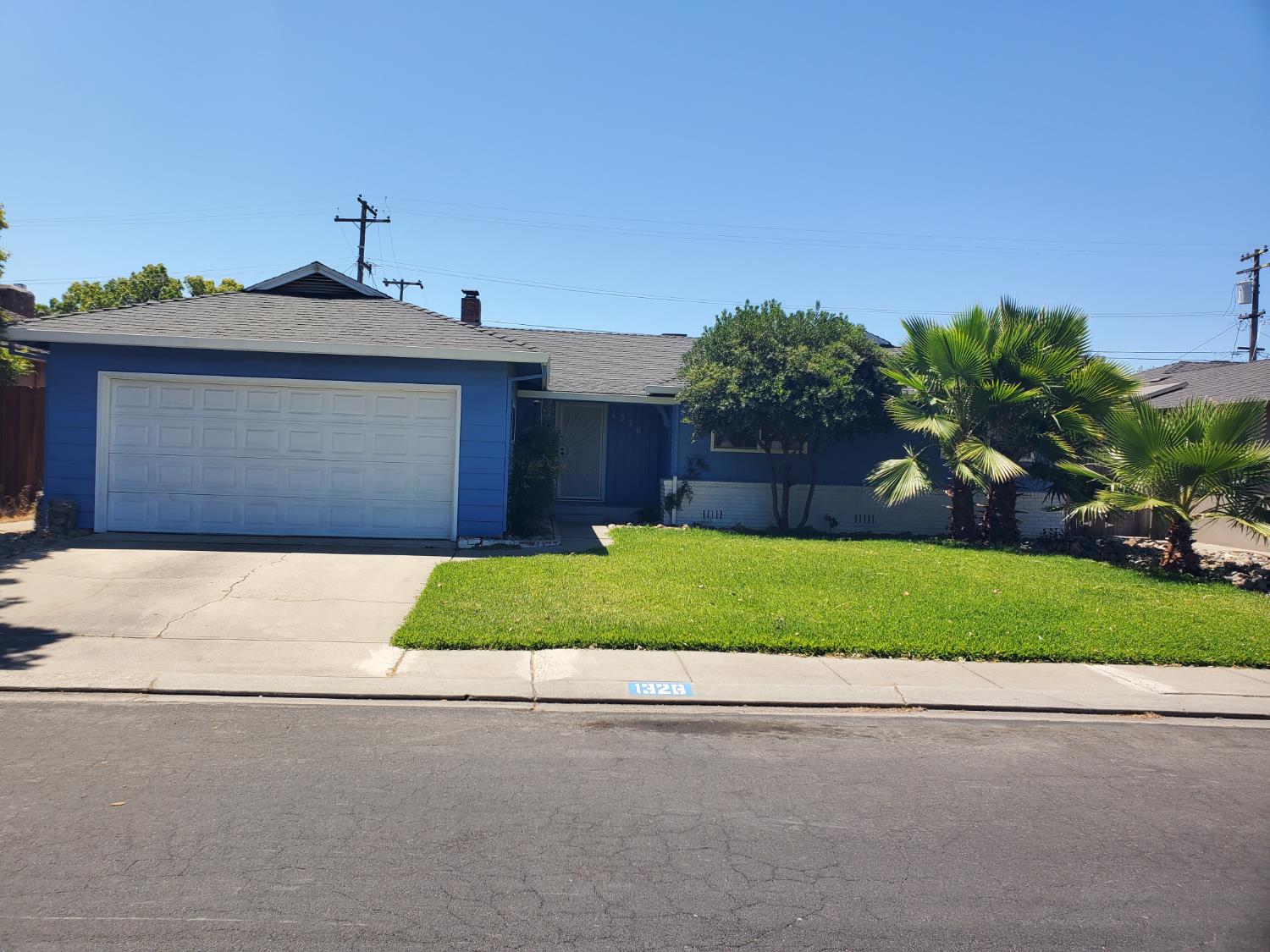 Detail Gallery Image 1 of 28 For 1326 Cypress Ave, Modesto,  CA 95350 - 3 Beds | 2 Baths