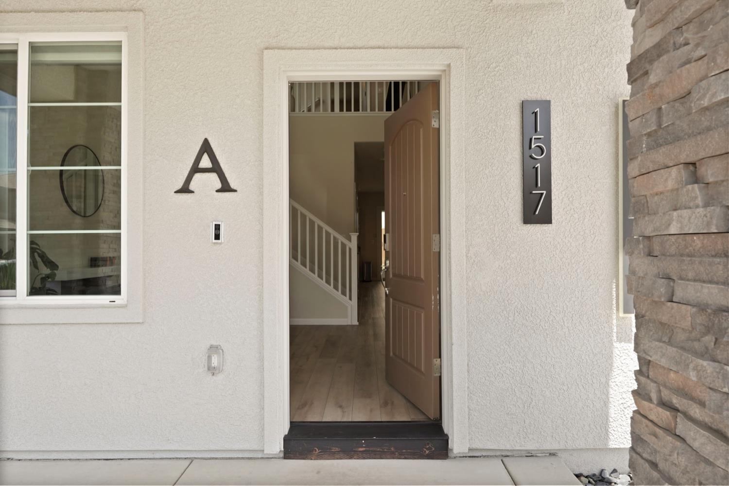 Detail Gallery Image 3 of 35 For 1517 Luminous St, Modesto,  CA 95356 - 4 Beds | 2/1 Baths