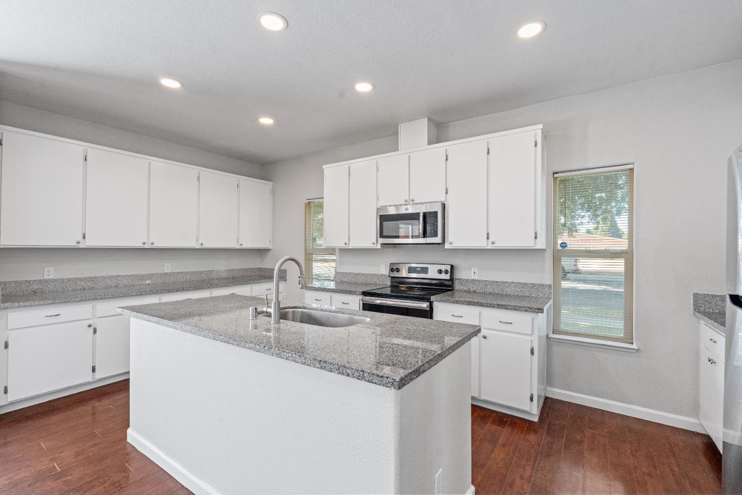 Detail Gallery Image 15 of 42 For 1319 Ronald Ave, Modesto,  CA 95350 - 3 Beds | 2 Baths