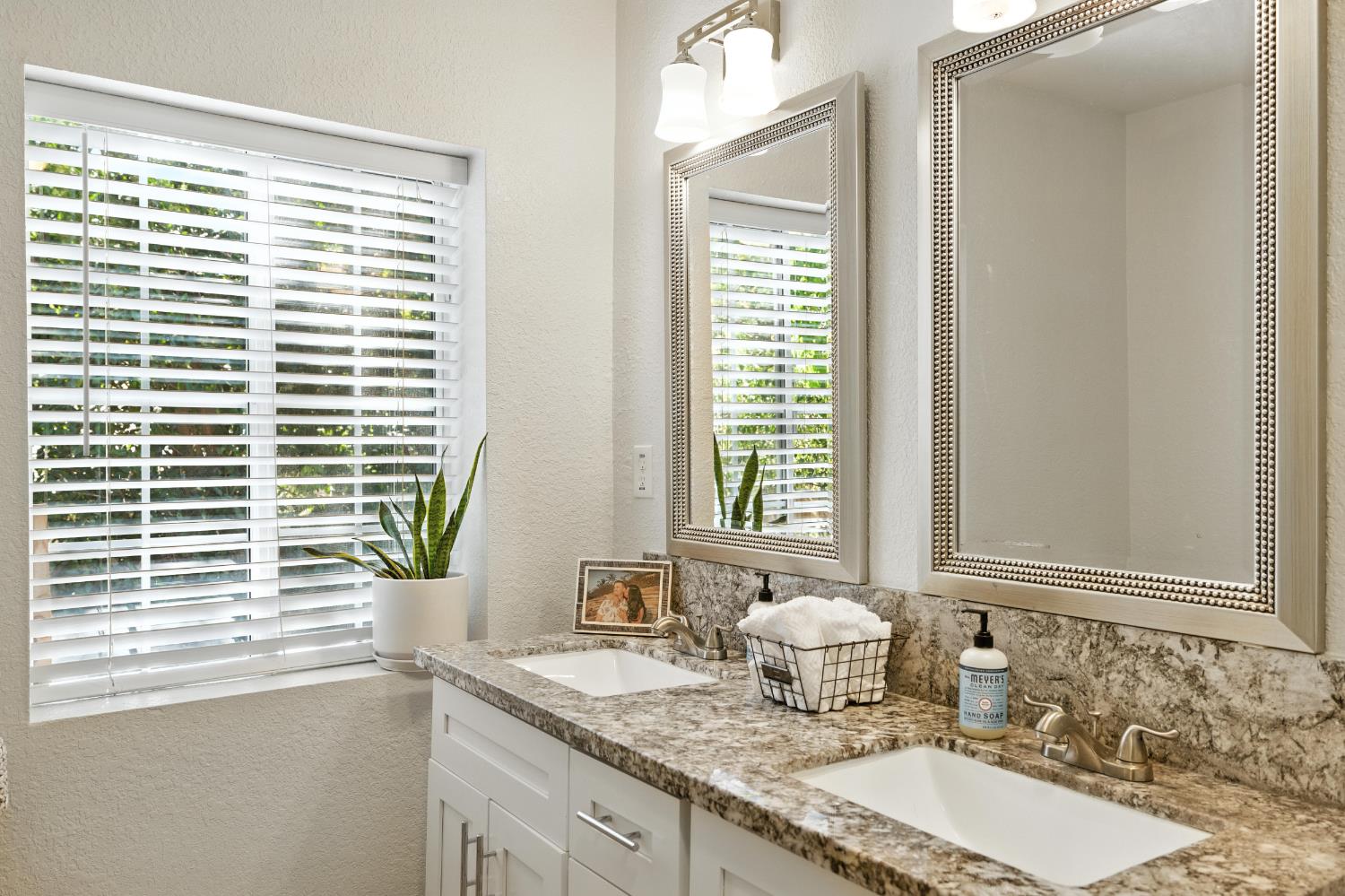 Detail Gallery Image 24 of 39 For 5302 Illinois Ave, Fair Oaks,  CA 95628 - 3 Beds | 2 Baths