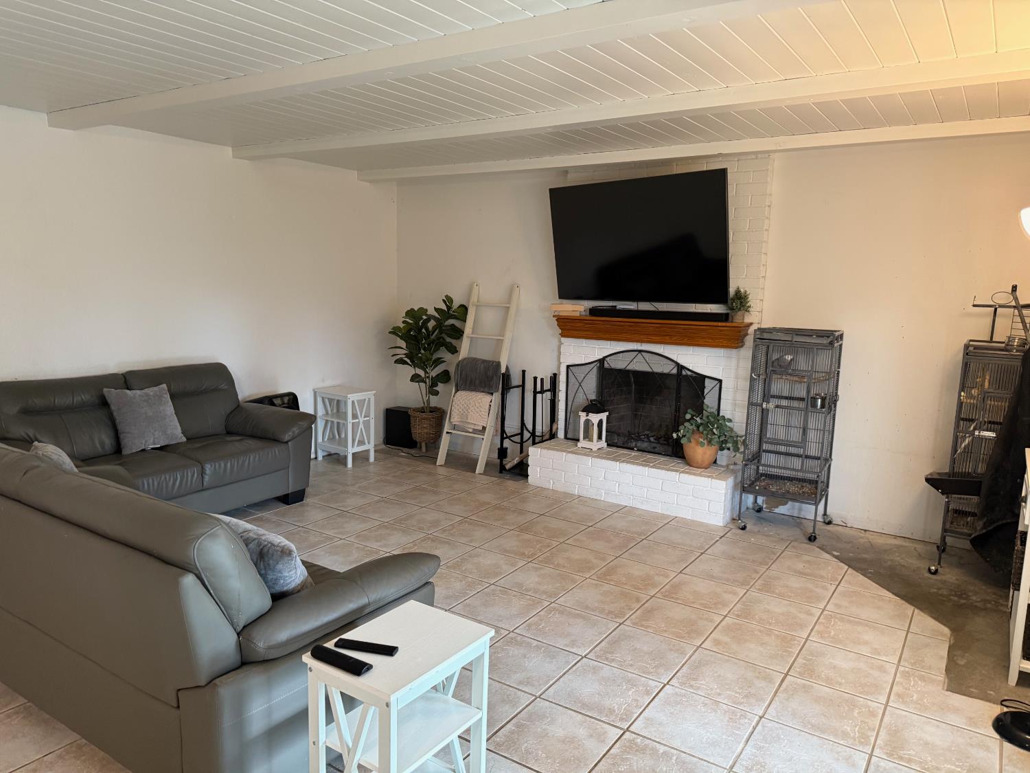 Detail Gallery Image 11 of 43 For 9853 Sleepy Hollow Ct, Stockton,  CA 95209 - 4 Beds | 2/1 Baths