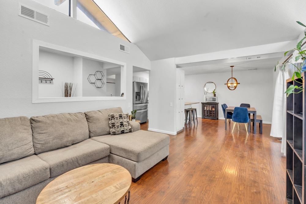 Detail Gallery Image 1 of 36 For 18 Cattail Ct, Sacramento,  CA 95833 - 3 Beds | 2 Baths