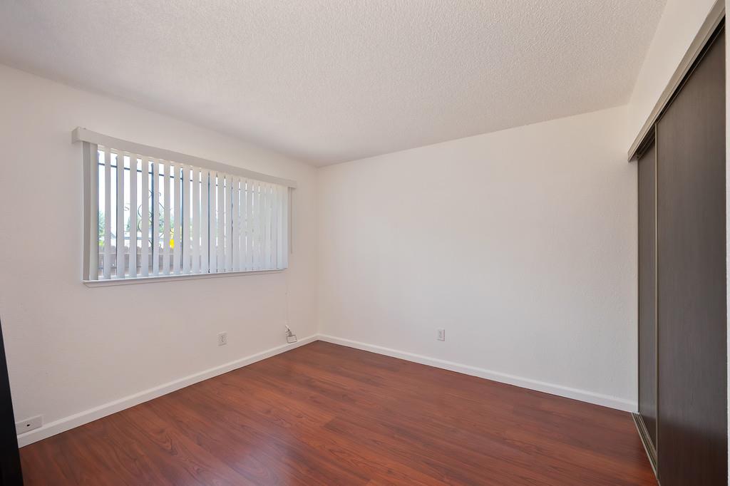 Detail Gallery Image 5 of 29 For 4200 Rose Valley Way, Sacramento,  CA 95826 - 3 Beds | 2 Baths