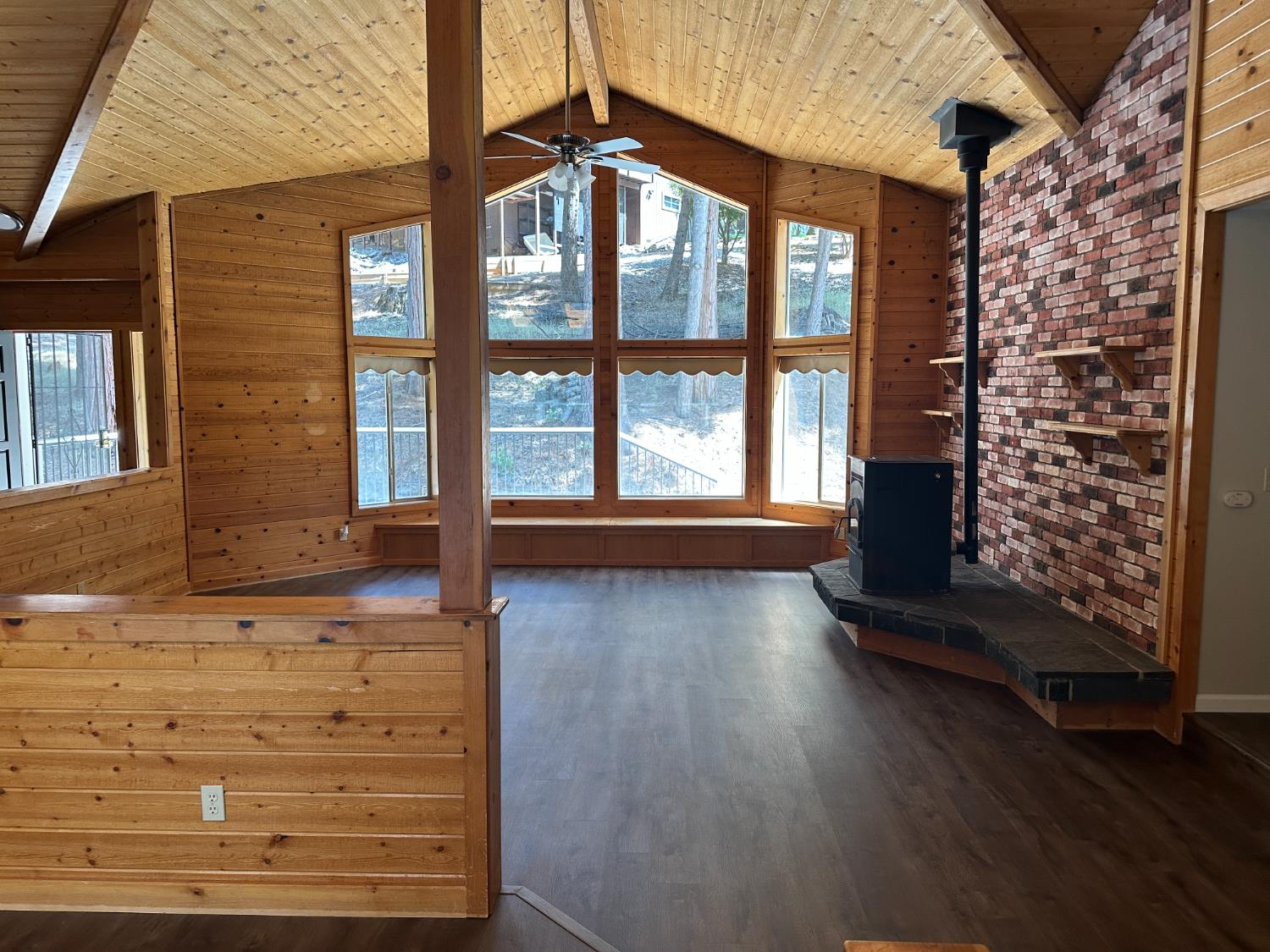 Detail Gallery Image 17 of 69 For 5801 Lupin Ln, Pollock Pines,  CA 95726 - 3 Beds | 3 Baths