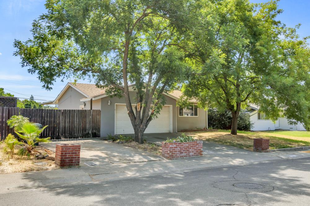Detail Gallery Image 2 of 41 For 5548 Beauregard Way, Orangevale,  CA 95662 - 3 Beds | 2 Baths