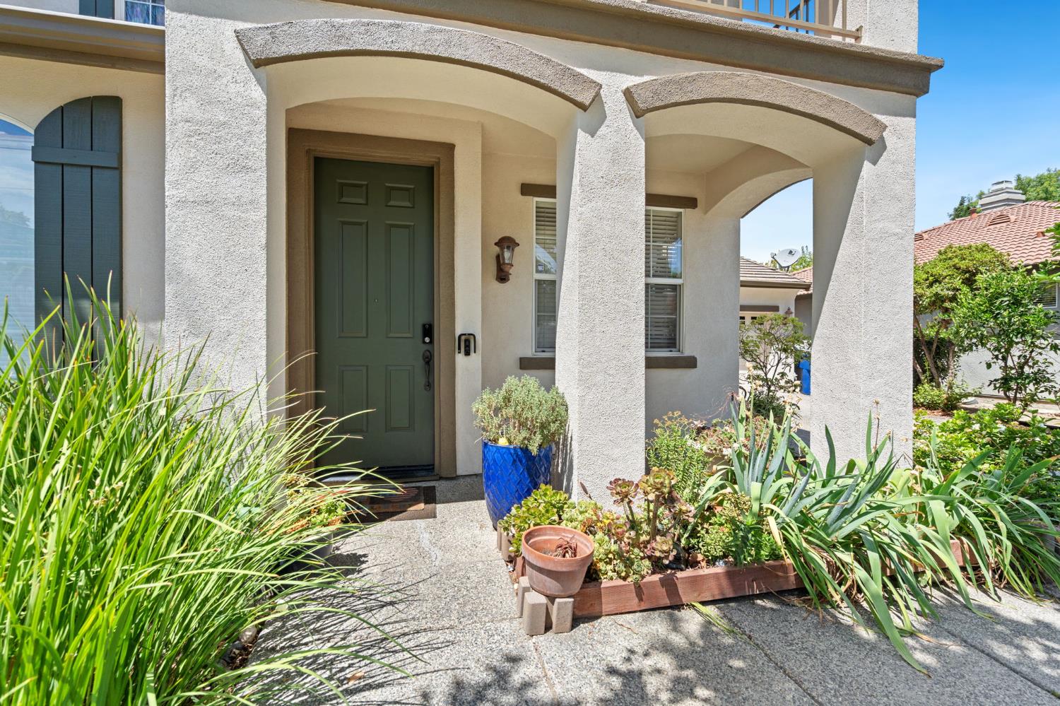 Detail Gallery Image 3 of 40 For 3 Michelson Ct, Sacramento,  CA 95835 - 5 Beds | 3 Baths