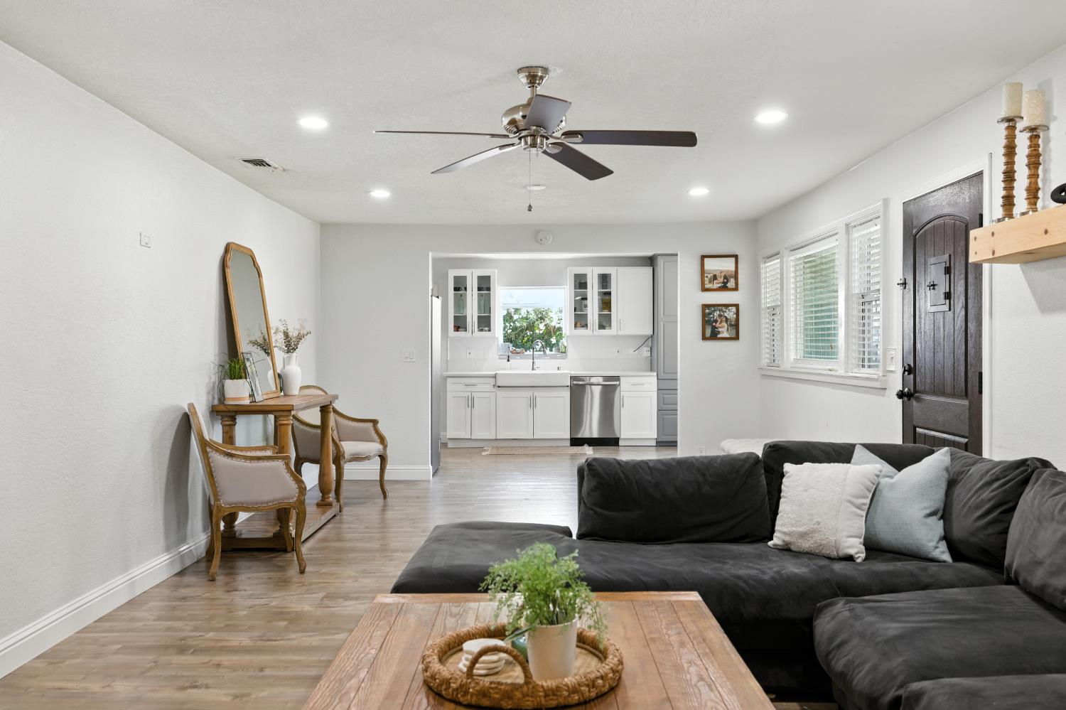 Detail Gallery Image 7 of 39 For 5302 Illinois Ave, Fair Oaks,  CA 95628 - 3 Beds | 2 Baths