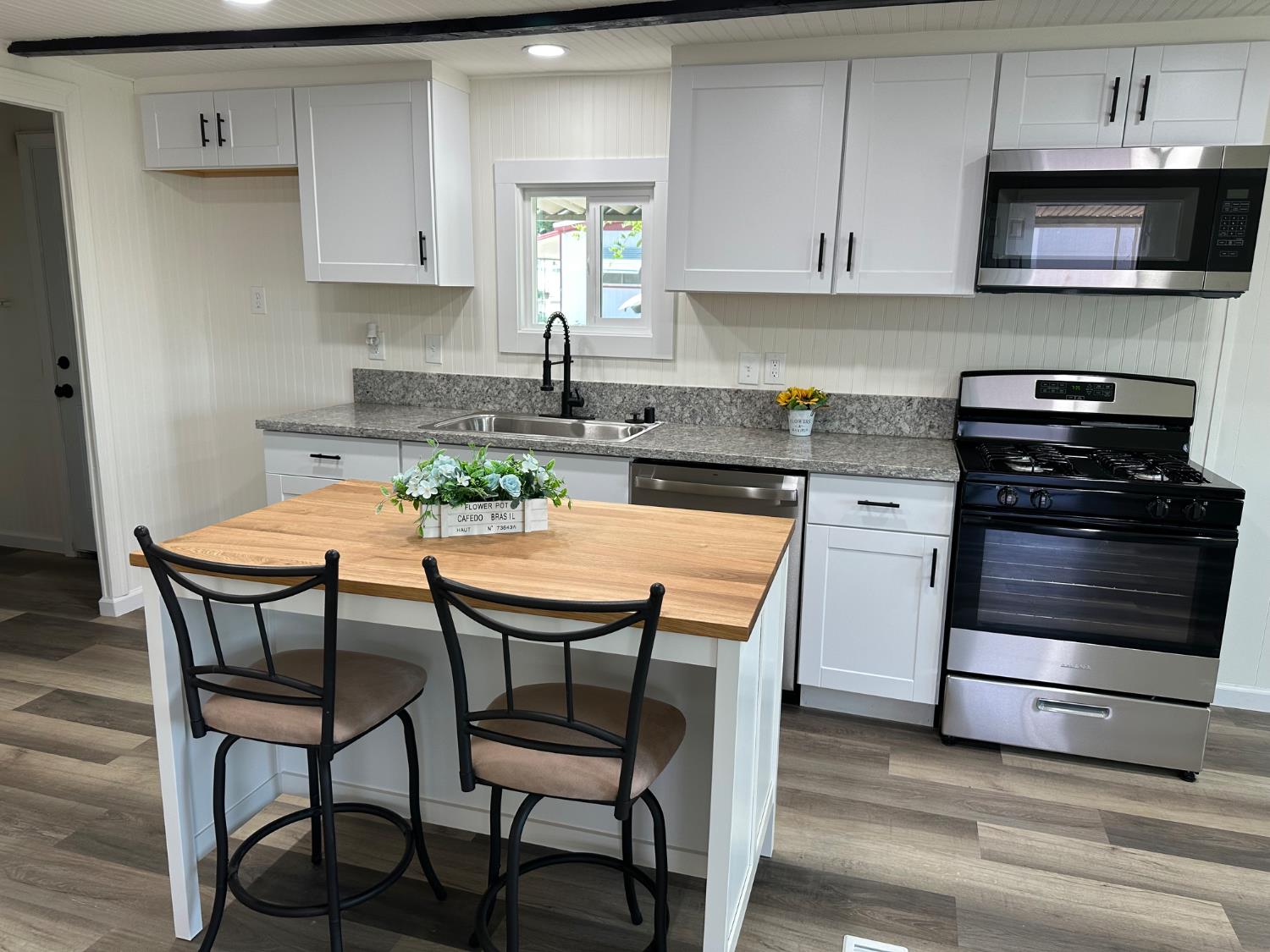 Detail Gallery Image 1 of 20 For 18450 N Hwy 88 60, Lockeford,  CA 95237 - 3 Beds | 2 Baths