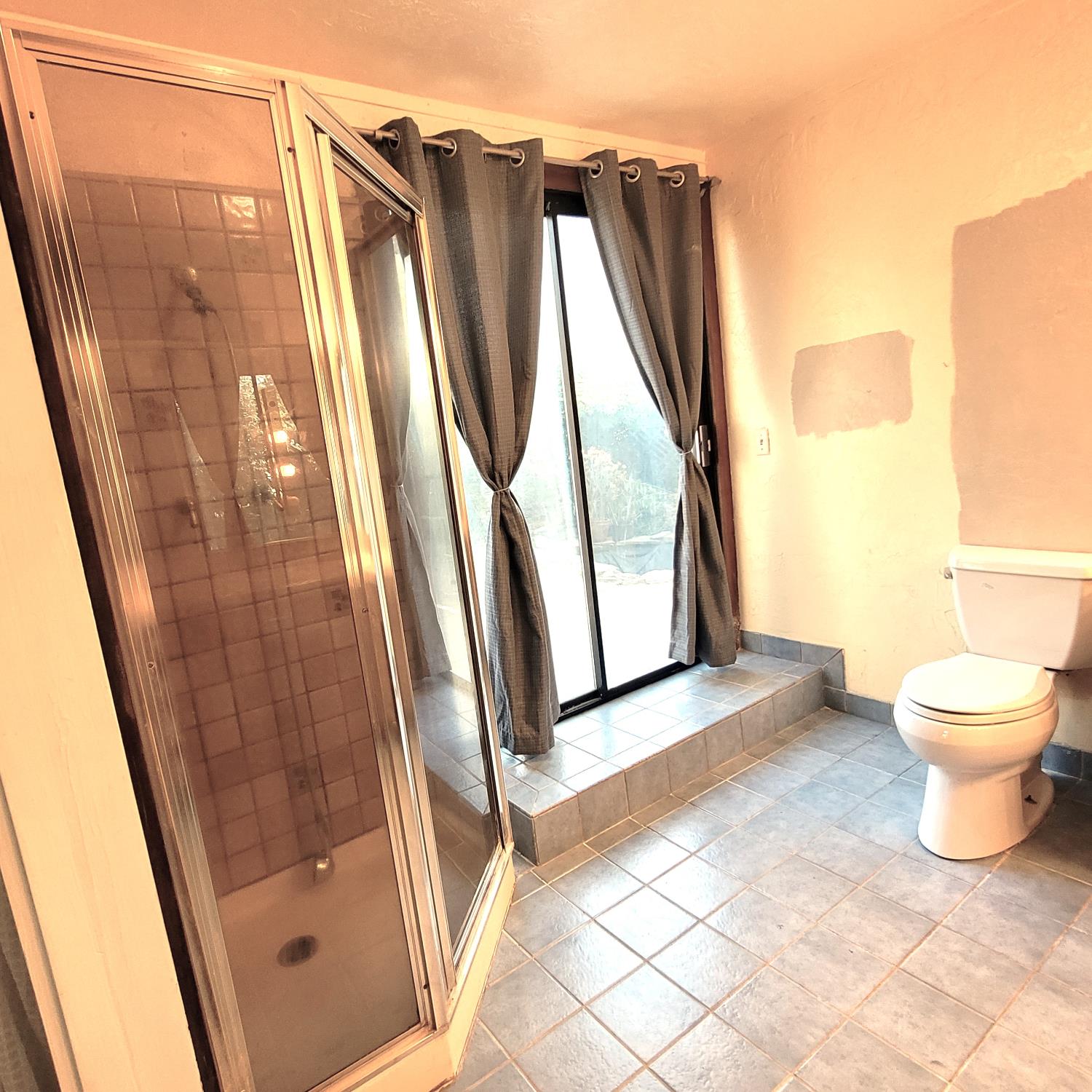 Detail Gallery Image 12 of 23 For 3010 Oregon Ct, Stockton,  CA 95204 - 4 Beds | 2 Baths