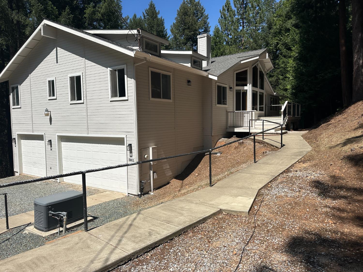 Detail Gallery Image 3 of 69 For 5801 Lupin Ln, Pollock Pines,  CA 95726 - 3 Beds | 3 Baths