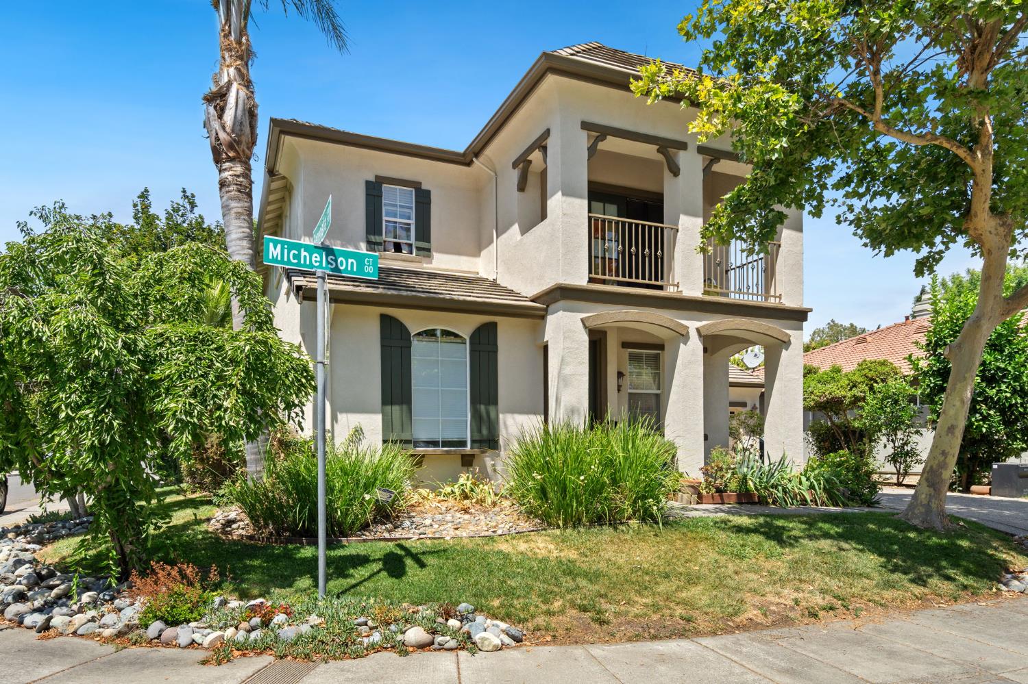 Detail Gallery Image 2 of 40 For 3 Michelson Ct, Sacramento,  CA 95835 - 5 Beds | 3 Baths
