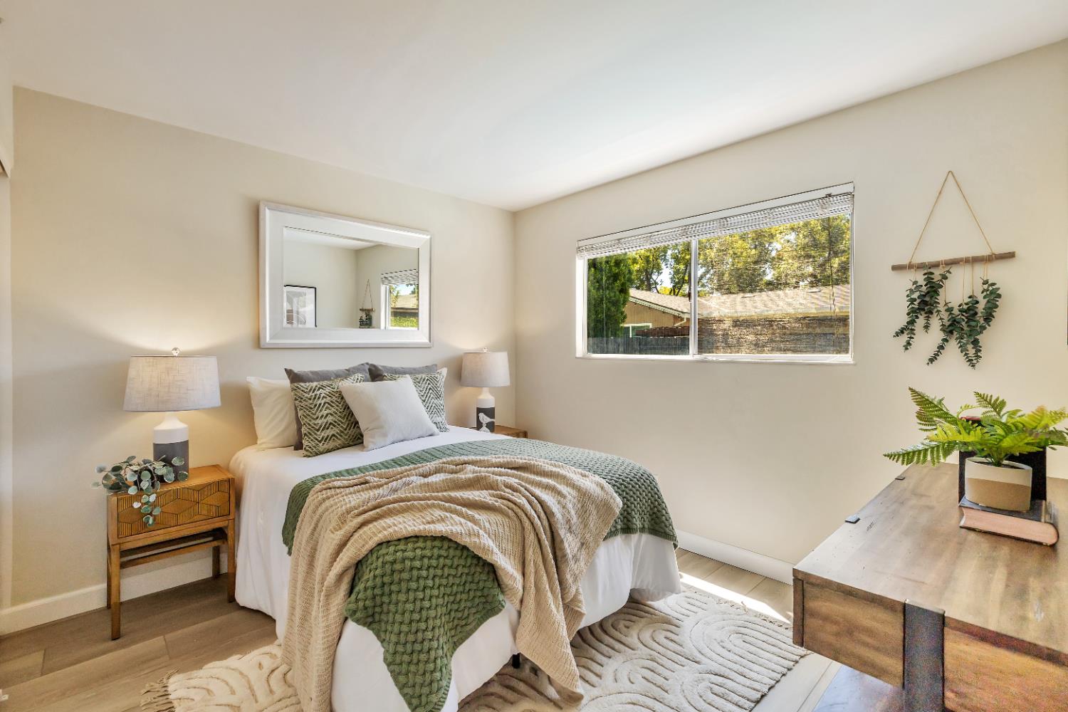 Detail Gallery Image 24 of 33 For 8808 Fallbrook Way, Sacramento,  CA 95826 - 4 Beds | 2 Baths