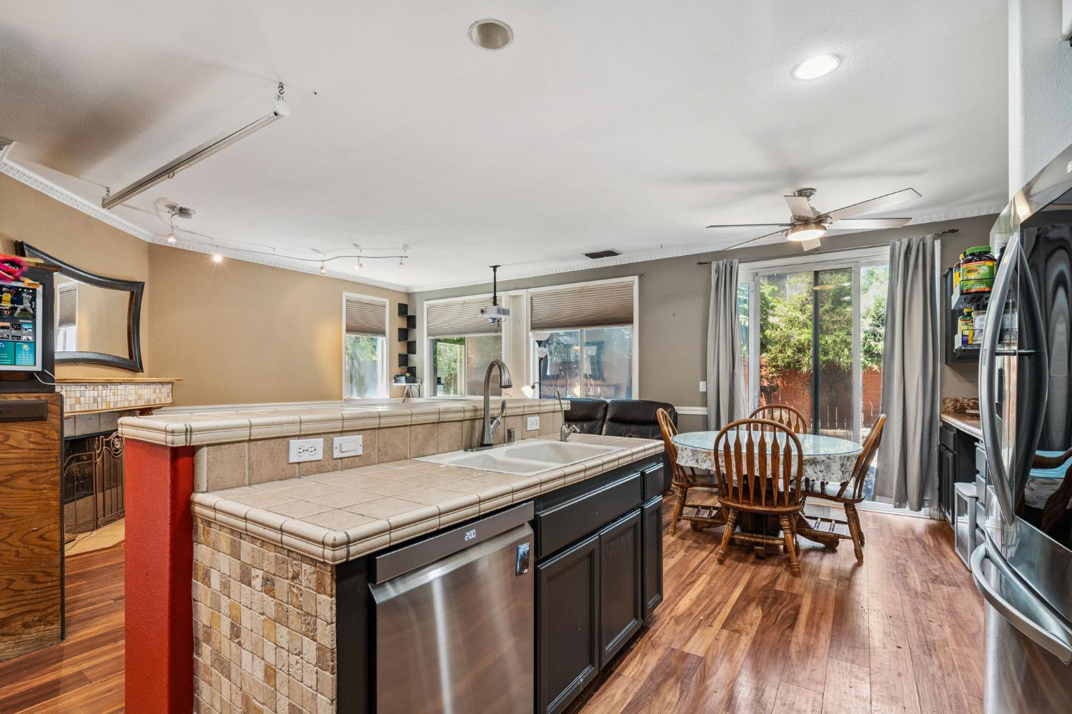 Detail Gallery Image 11 of 40 For 3 Michelson Ct, Sacramento,  CA 95835 - 5 Beds | 3 Baths